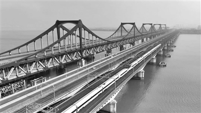 沪杭甬高速公路杭州市区段公路、轨道高架全线贯通